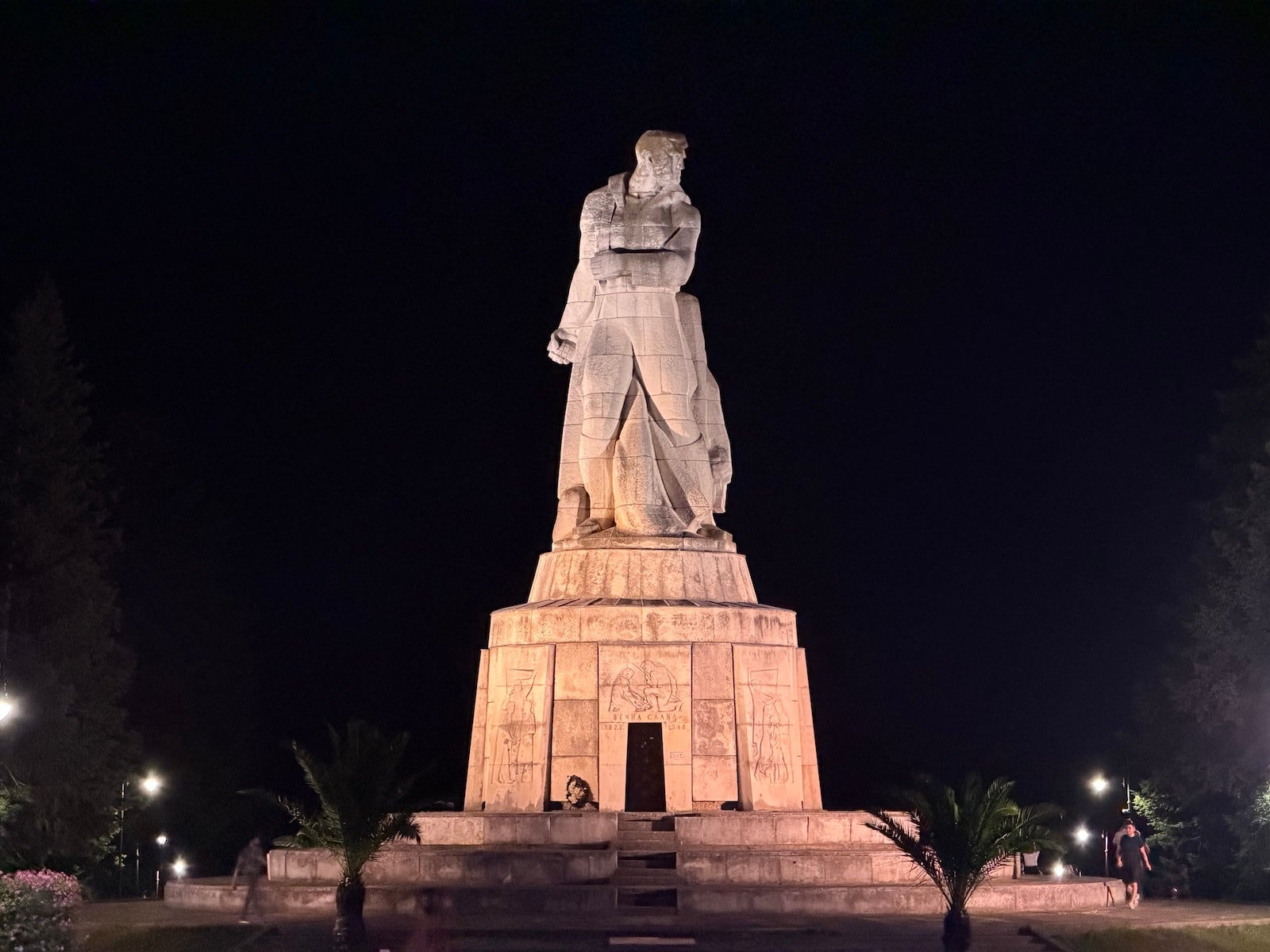 iPhone - | - Huawei Pura 90s Pro Max vs iPhone 17 Pro: Sample Photos Comparison