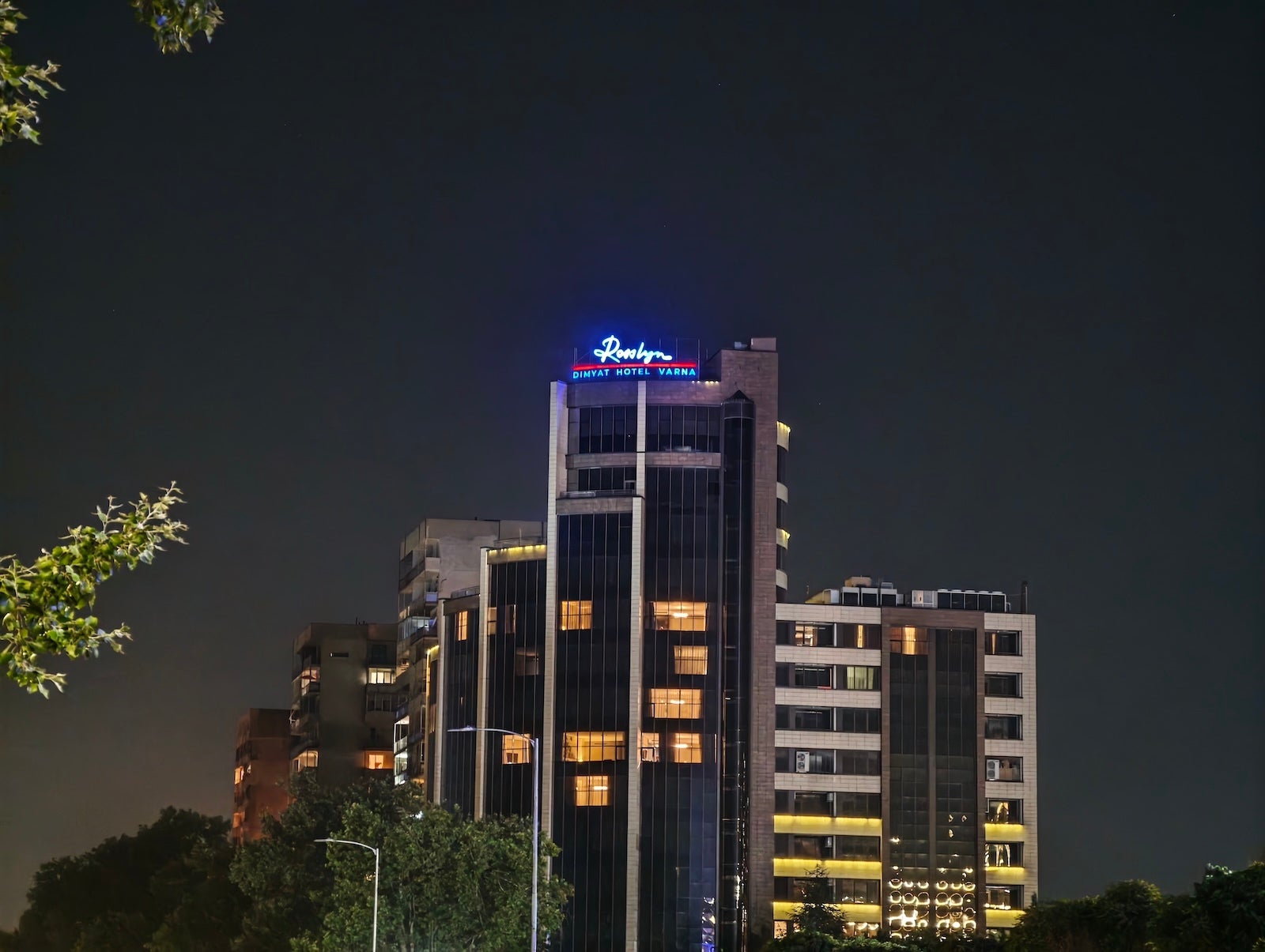 Xiaomi - | - Huawei Pura 90s Pro Max vs Xiaomi 17 Ultra: Sample Photos Comparison