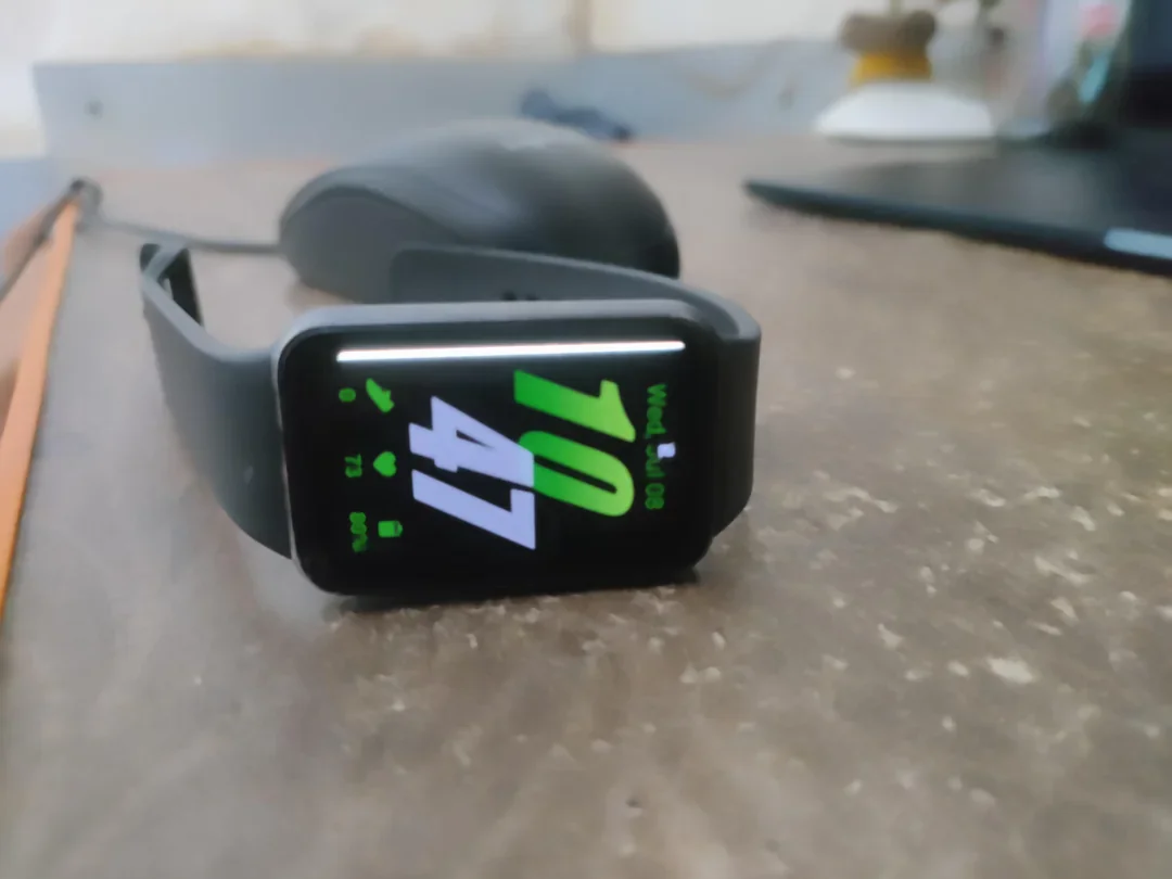 Galaxy Fit 3 screen showing a green vertical line defect