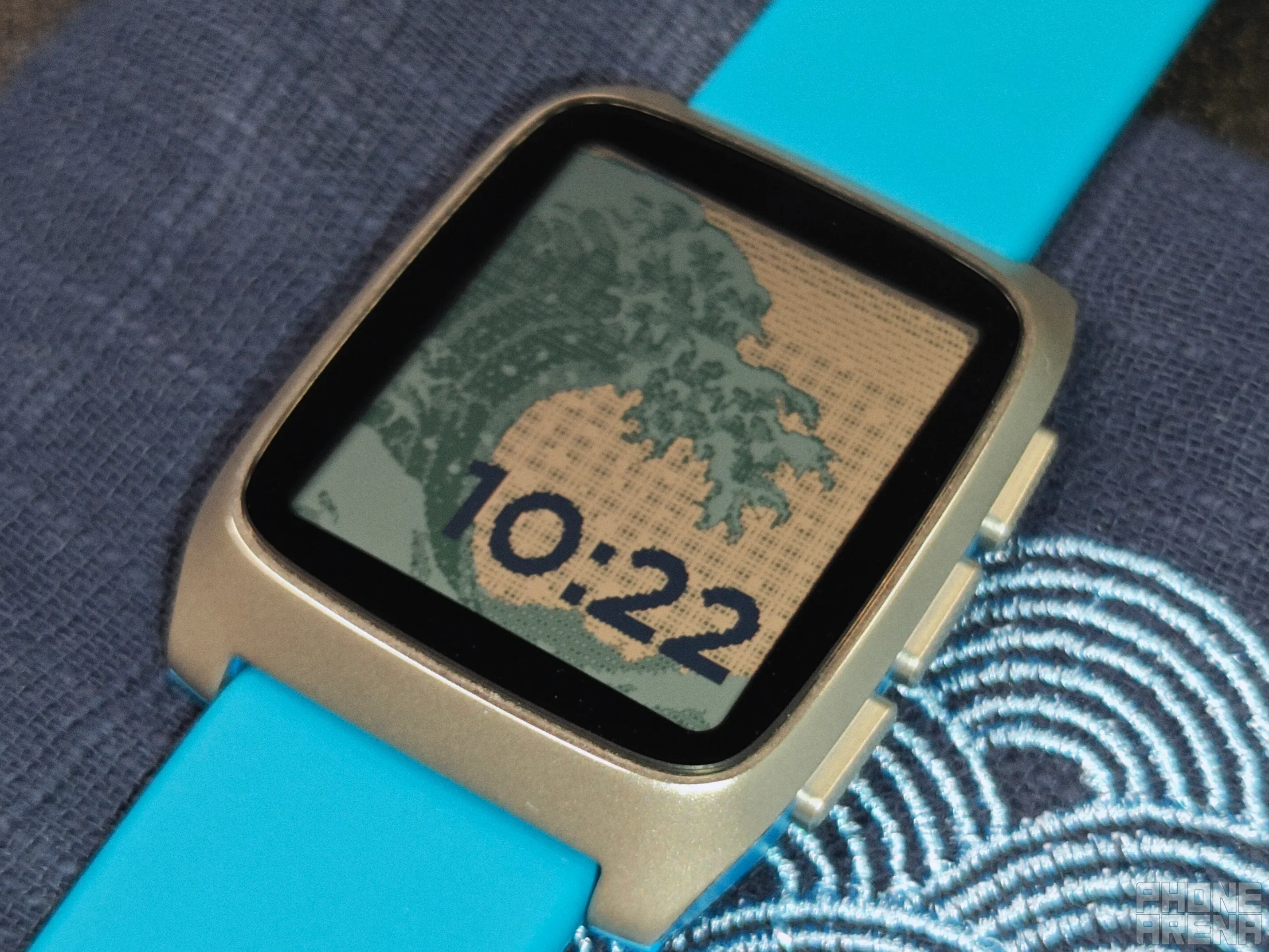 Close-up of Pebble Time 2 watchface with wave design