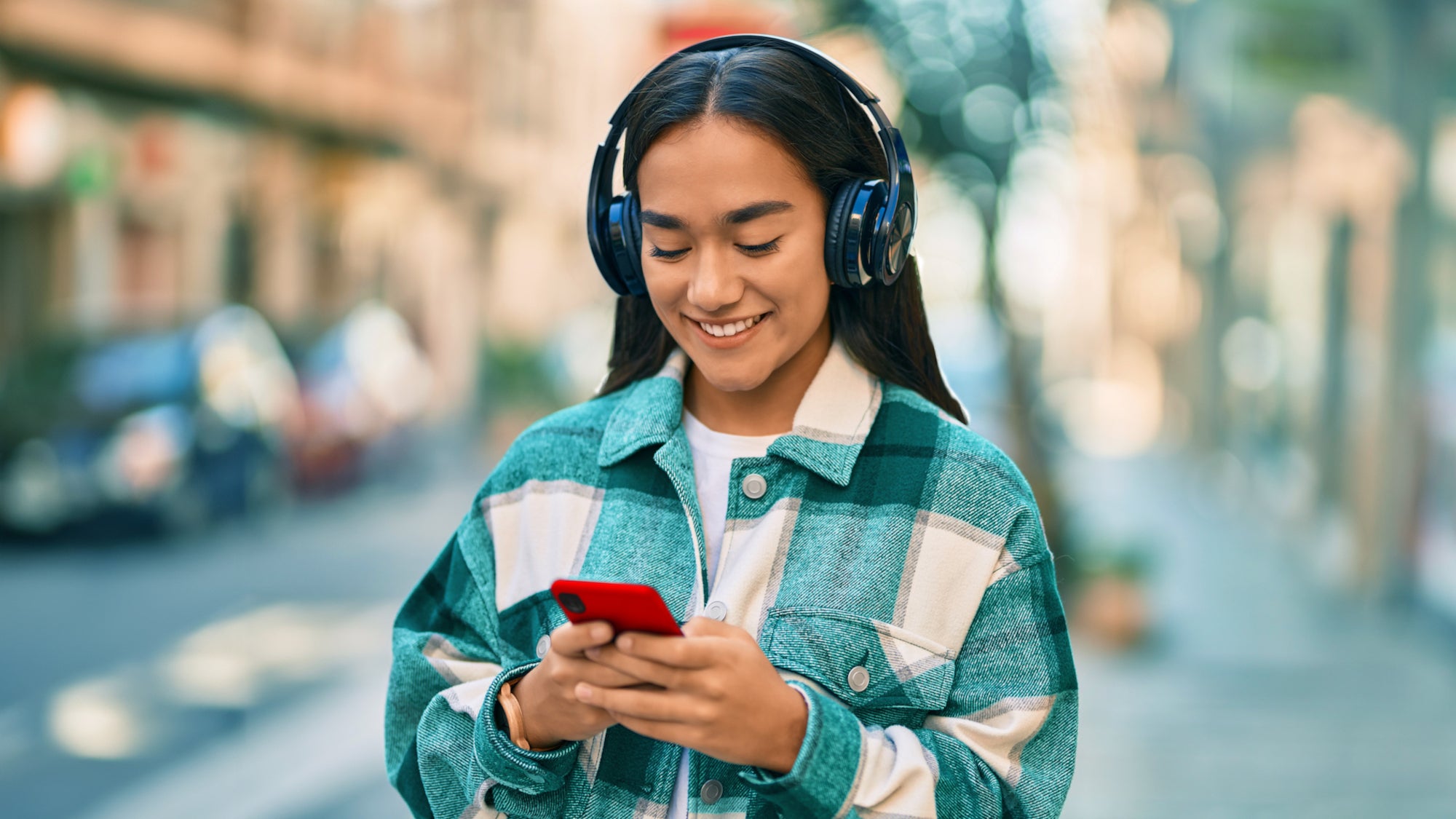 Grab a plan, grab an awesome phone deal | Image by Total Wireless - Total Wireless: Awesome value plans with a 5-year price guarantee