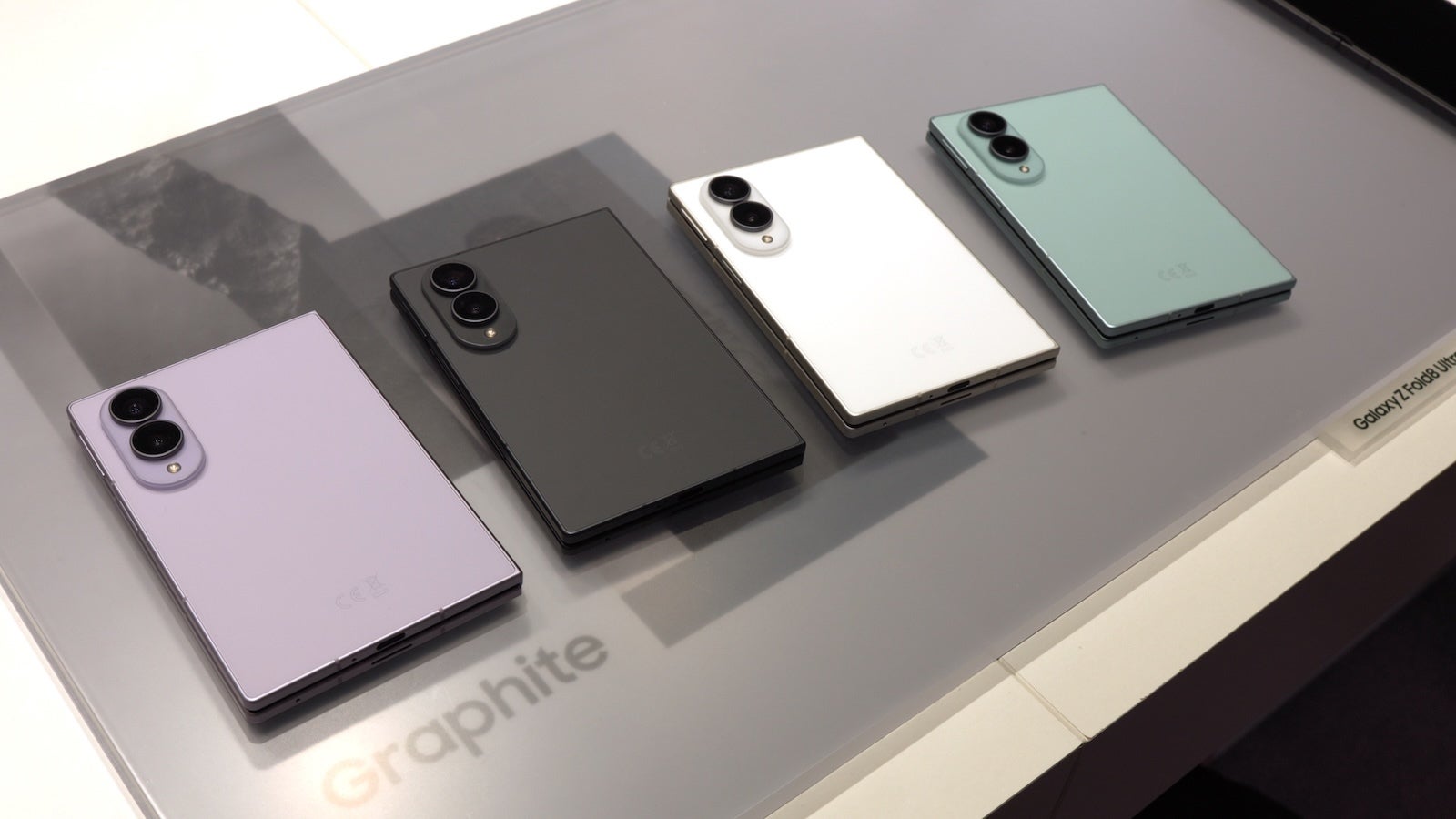 I only used the Galaxy Z Fold 8 for an hour, but that was enough to sell me