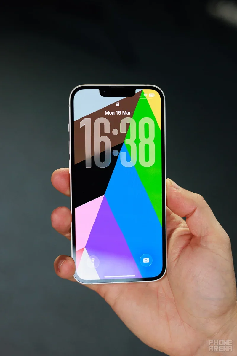 Picture of iPhone 17e's display.