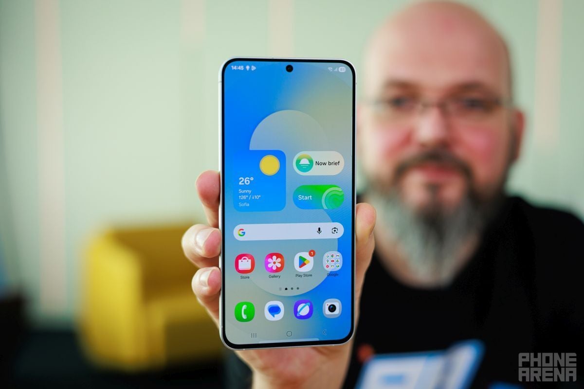 Samsung Galaxy S25 FE screen