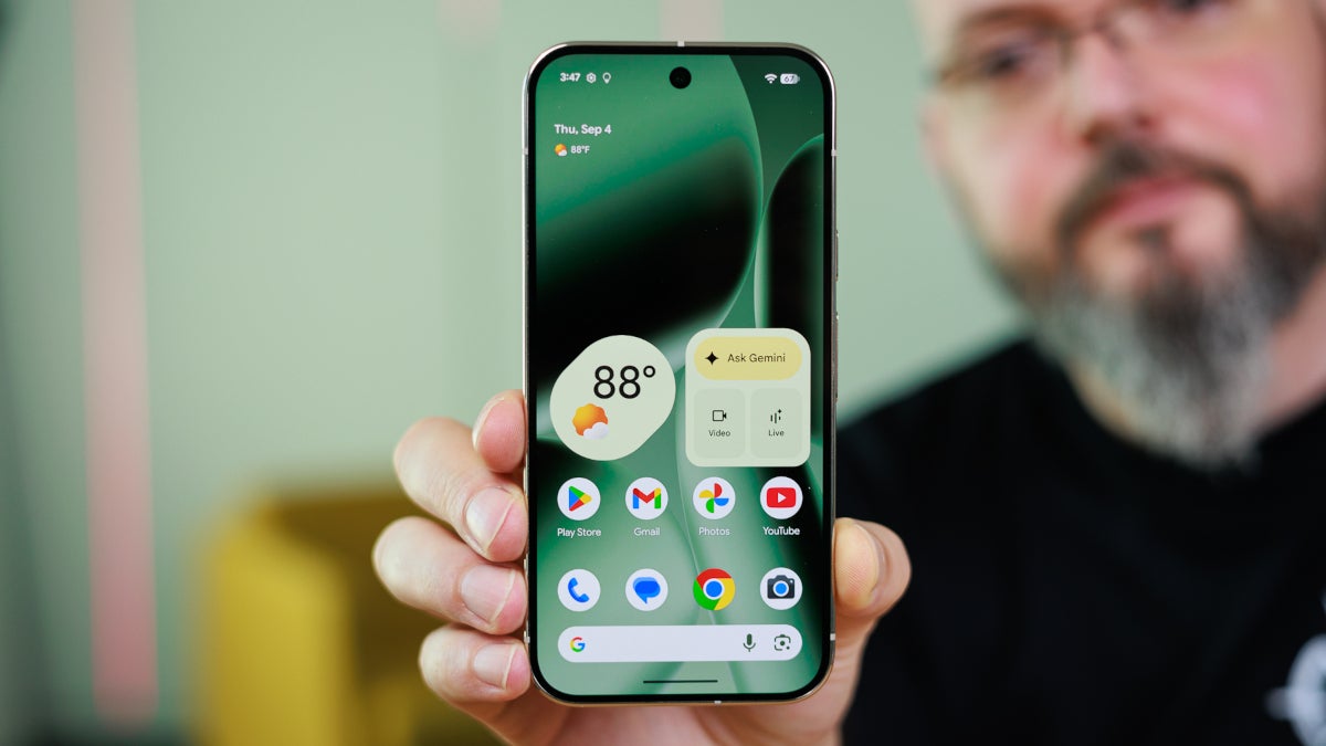 Picture shows base Pixel 10 model.