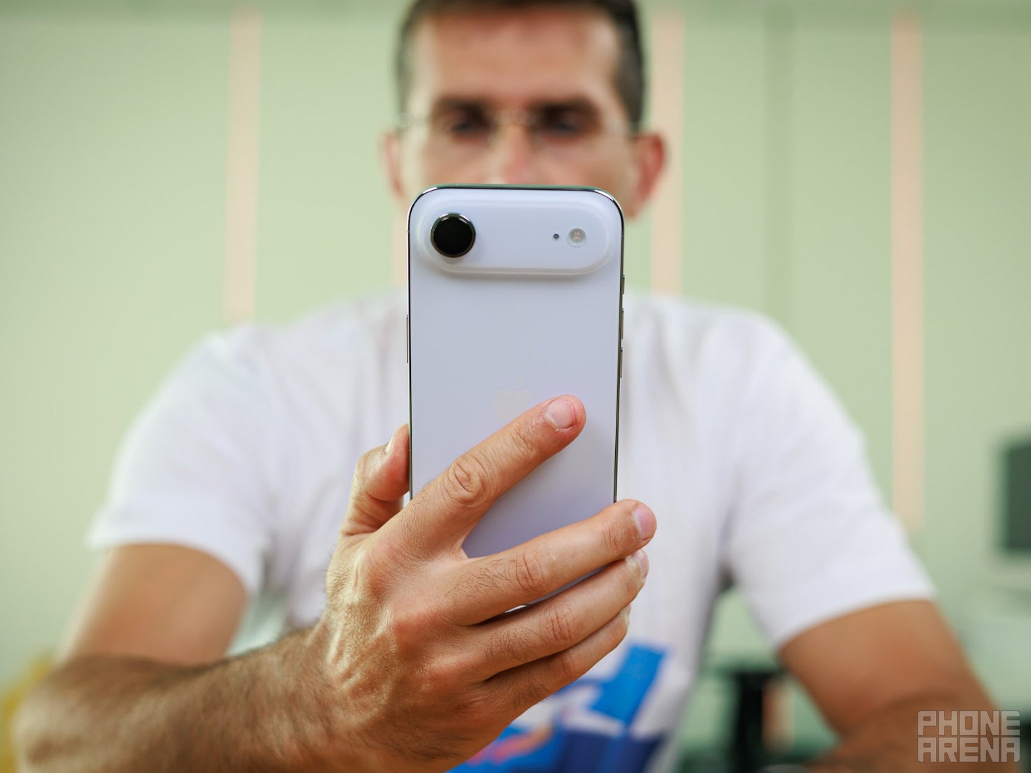 Using a white iPhone Air