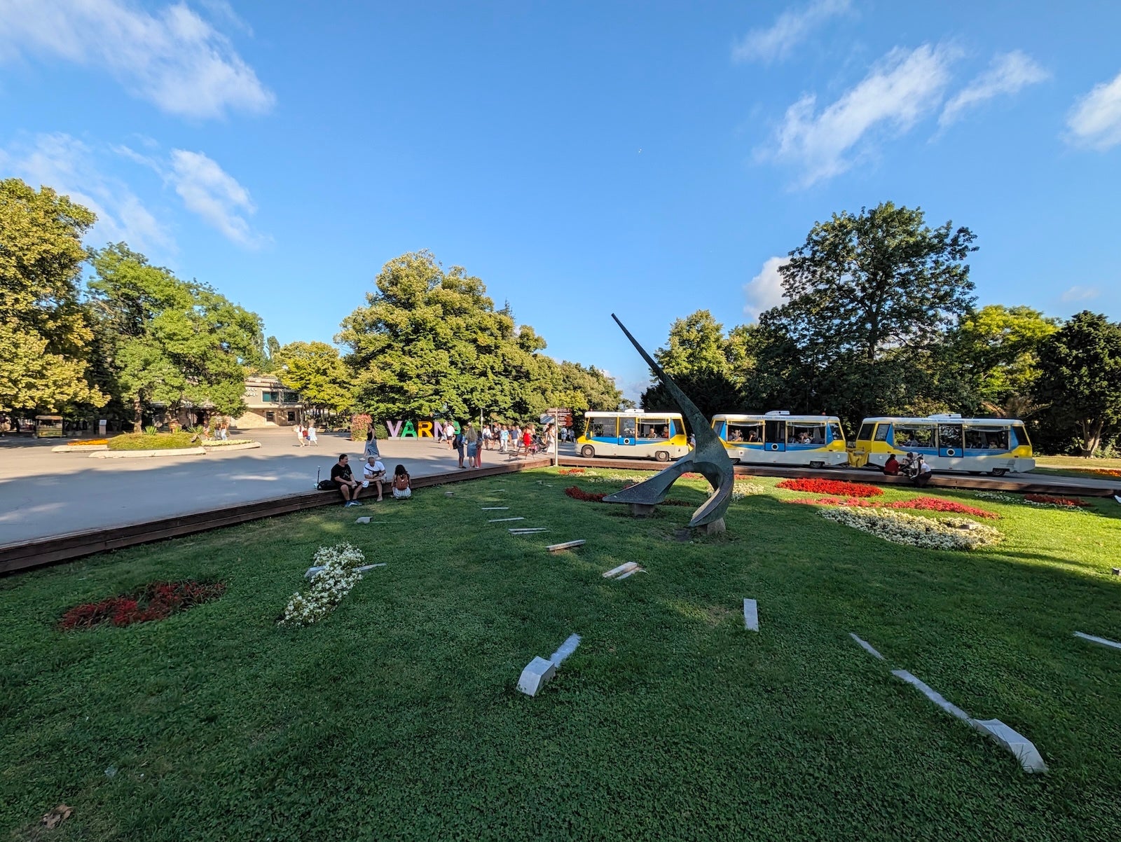 Pixel 11 Pro XL - | - Pixel 11 Pro XL vs Galaxy S26 Ultra: Sample Photos Comparison