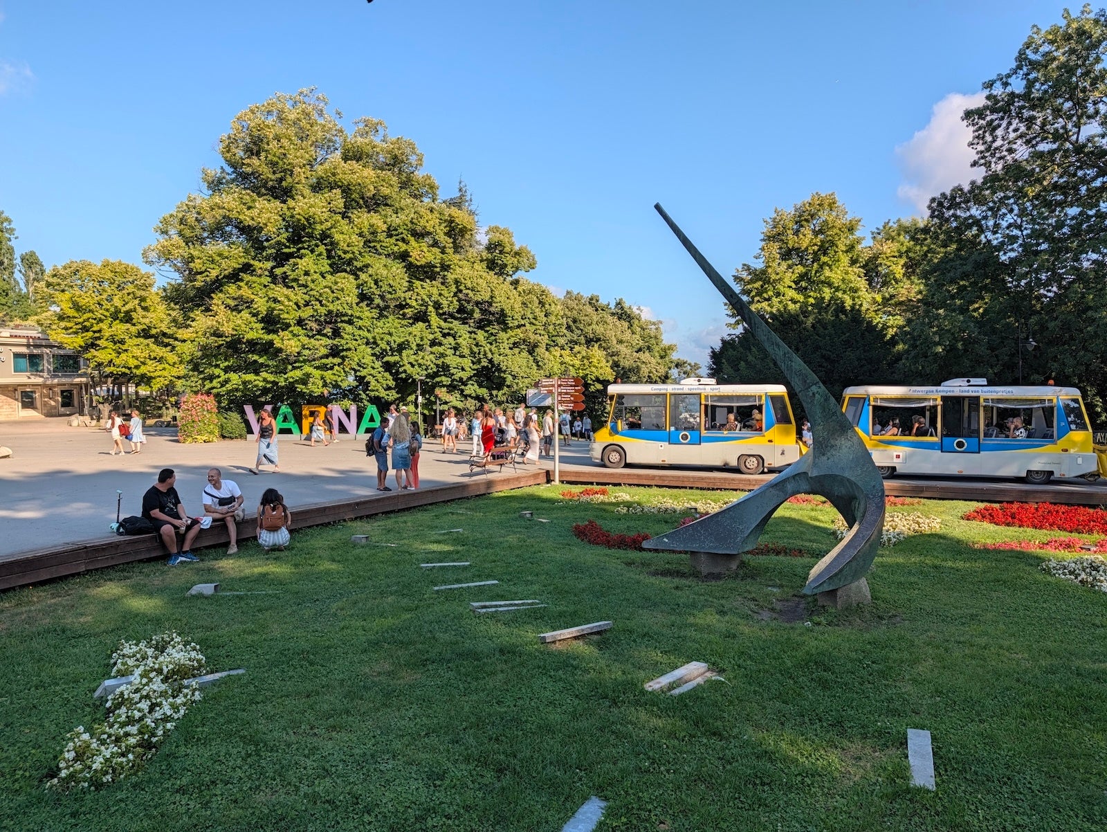 Pixel 11 Pro XL - | - Pixel 11 Pro XL vs iPhone 17 Pro Max: Sample Photos Comparison