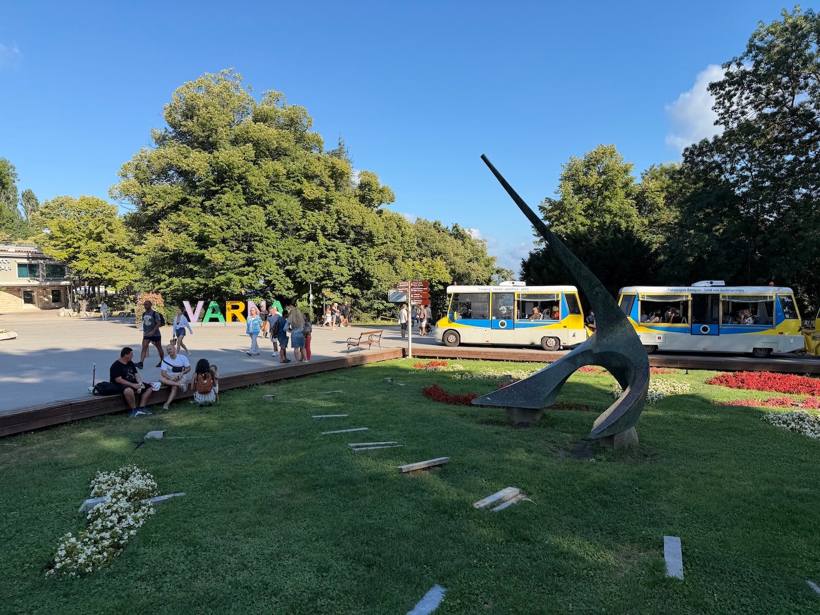 iPhone 17 Pro Max - | - Pixel 11 Pro XL vs iPhone 17 Pro Max: Sample Photos Comparison