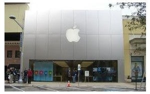 The Apple Store at the Domain mall in Austin Texas - Sprint reportedly setting up equipment to boost its signal inside an Apple Store, hints at 4G