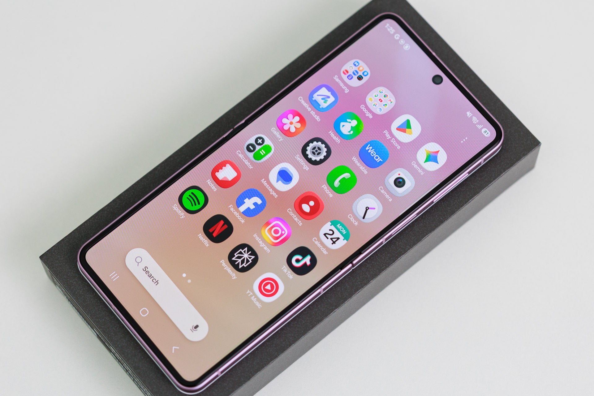 I used the Galaxy Z Flip 8: its tiny design changes matter more than the specs