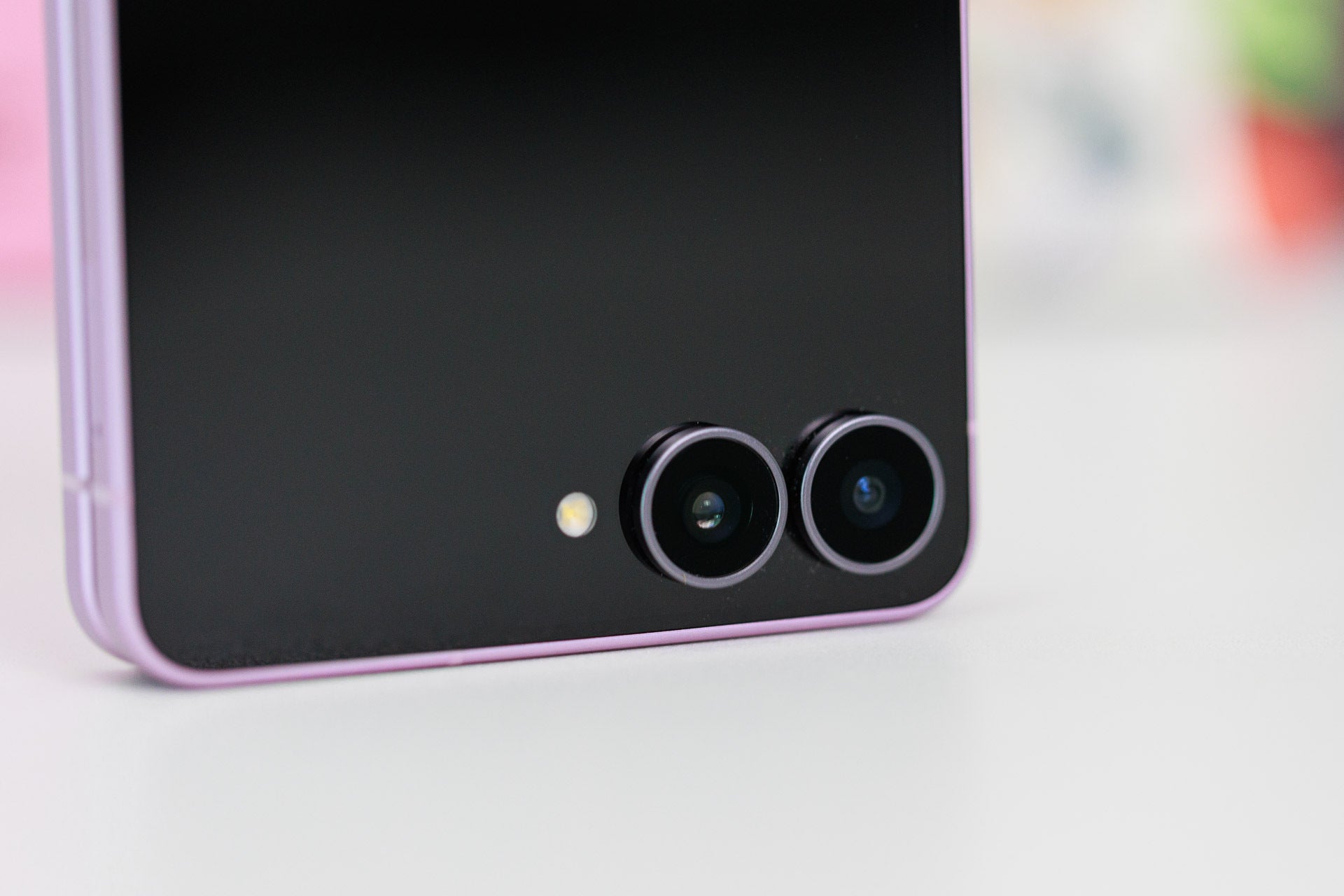 I used the Galaxy Z Flip 8: its tiny design changes matter more than the specs
