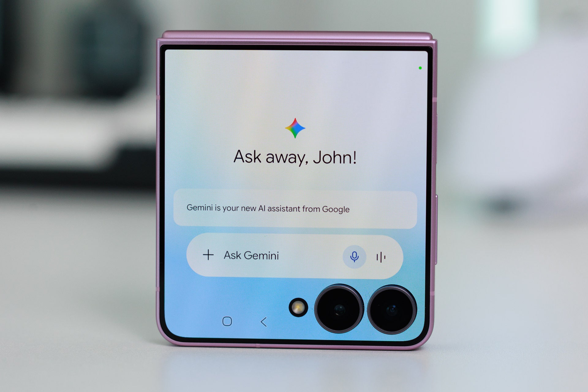 I used the Galaxy Z Flip 8: its tiny design changes matter more than the specs