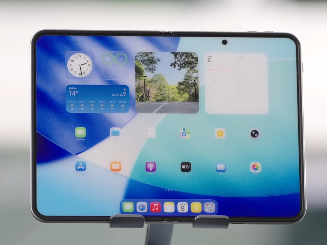 Foldable iPhone Ultra realistic dummy unit