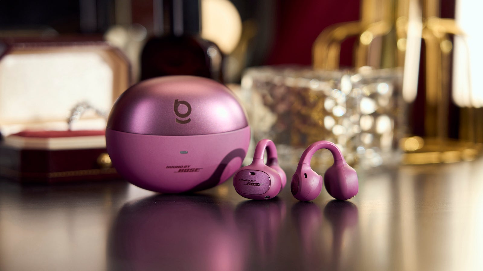 Open ear, quality sound | Image by Baseus - Dark Cherry power bank, Dark Cherry charger: Baseus is ready for the new iPhone color!