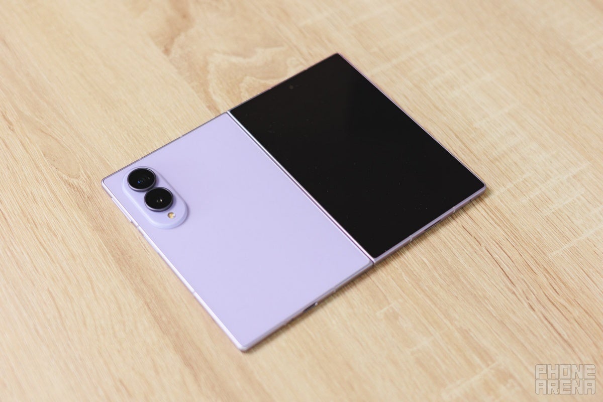 Samsung Galaxy Z Fold 8 back