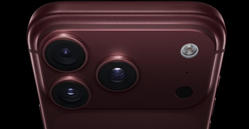 Image of the iPhone 18 Pro's rear Camera Plateau.