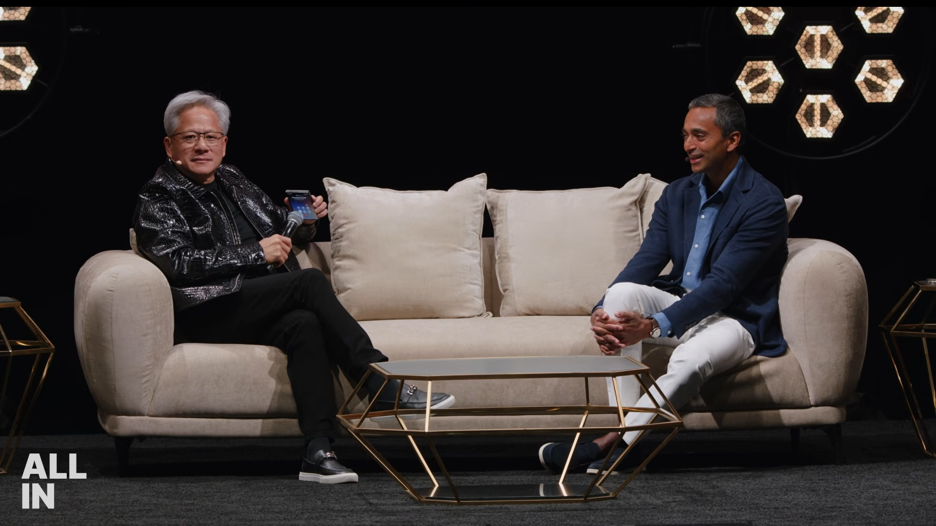 Was it staged? | Image by All-in podcast - Jensen Huang rocks the Galaxy Z Fold 8: why won't he get the iPhone Duo?