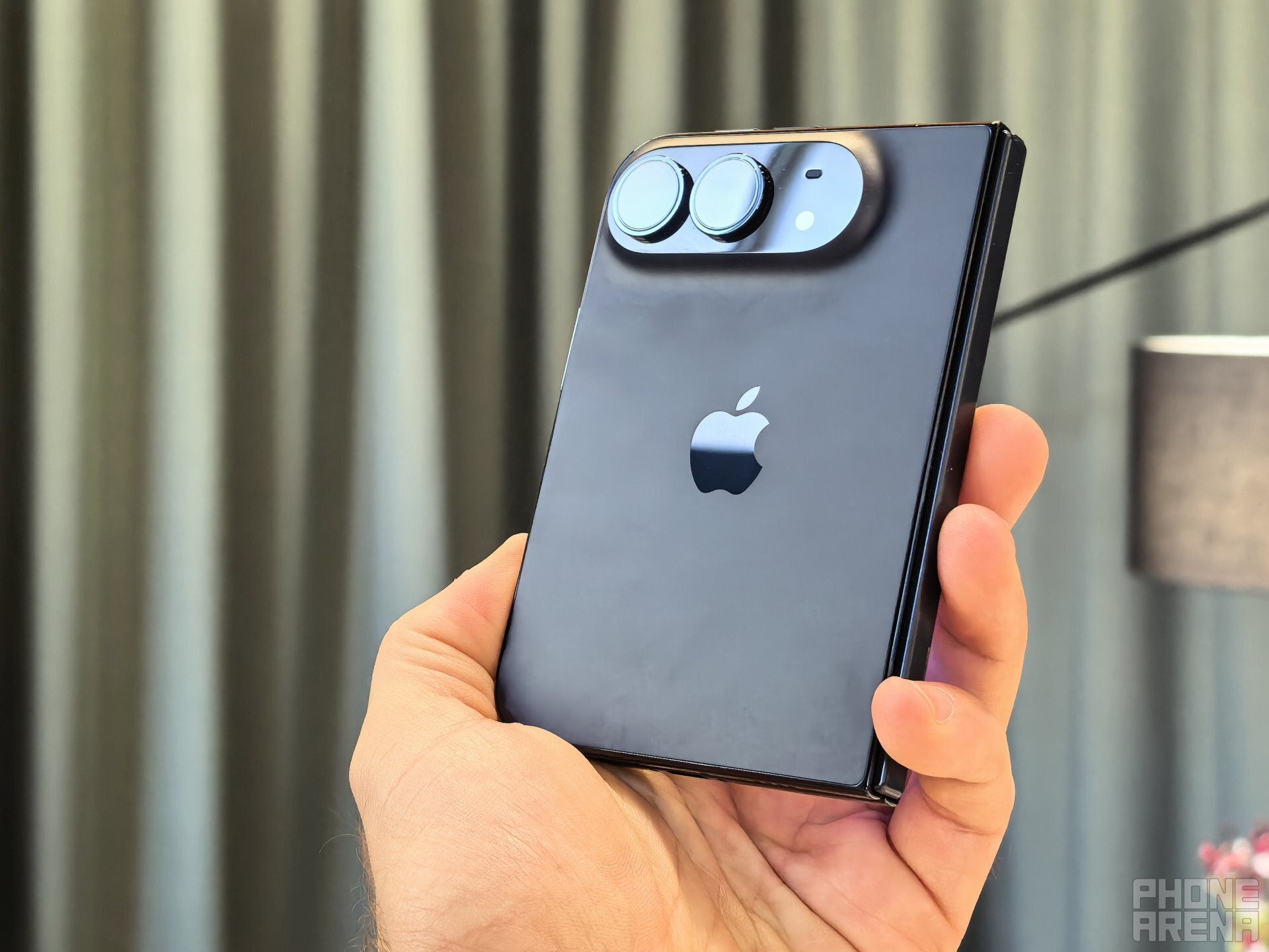 A telephoto camera would have made the Duo the perfect content powerhouse. Oh well, maybe next year... | Image by PhoneArena - I tried Apple&rsquo;s iPhone Duo &ndash; Samsung should be worried