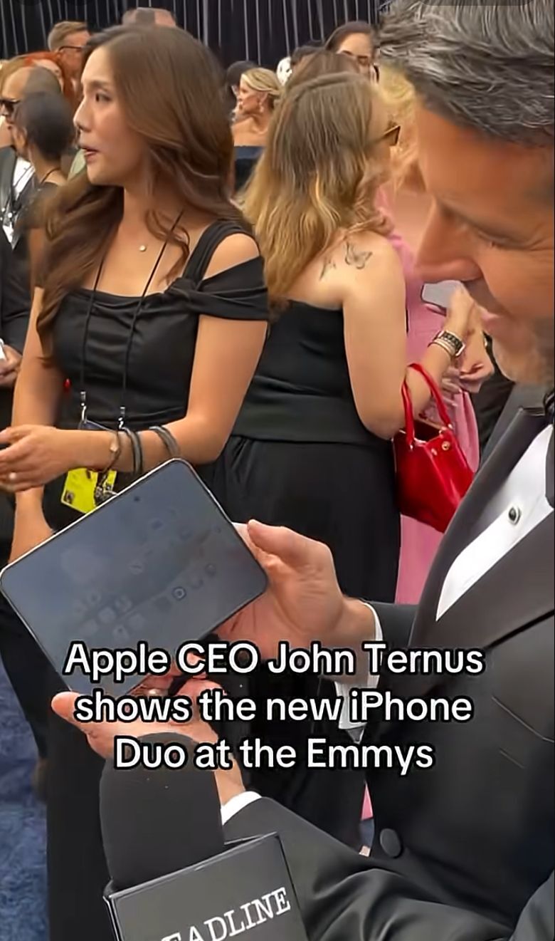 John Ternus showed the iPhone Duo at the Emmy Award ceremony on Monday. | Image by Deadline - iPhone Duo appears at the Emmy Awards, Hollywood stars beg new Apple CEO for one