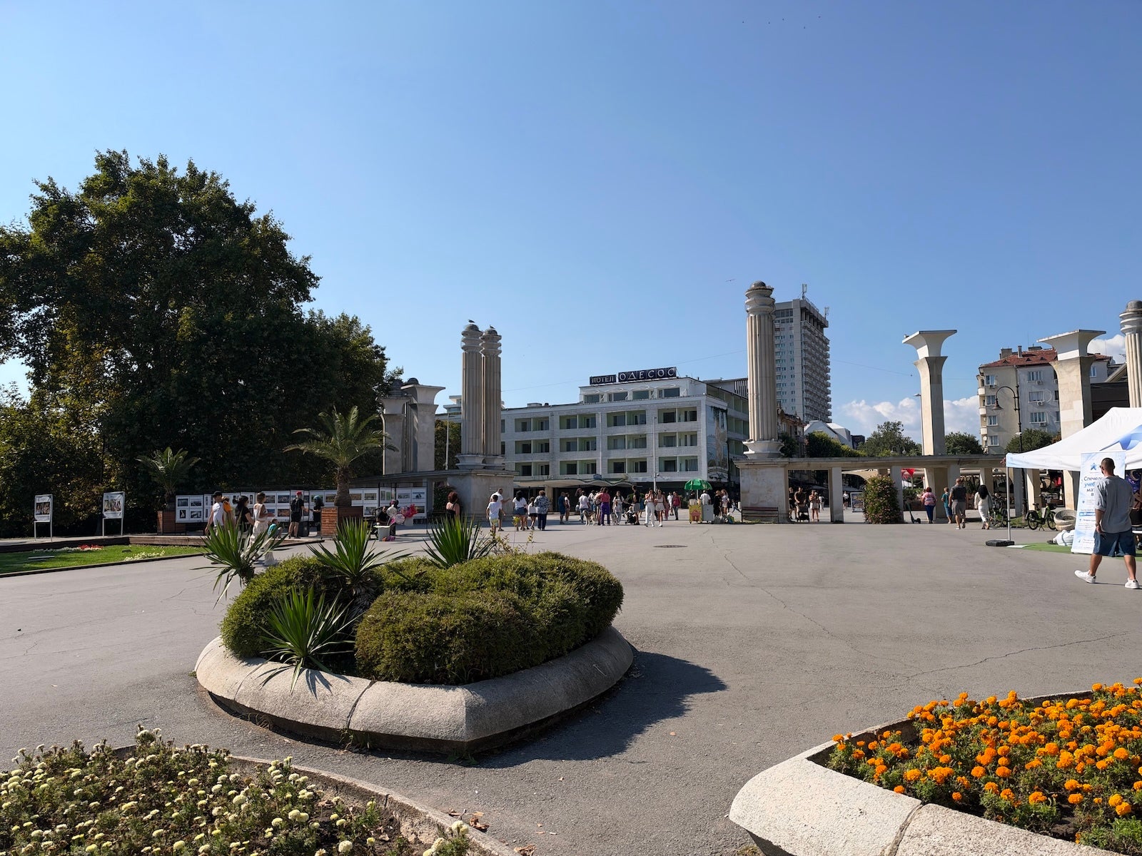 iPhone 18 Pro Max - | - iPhone 18 Pro Max vs Pixel 11 Pro XL: Sample Photos Comparison
