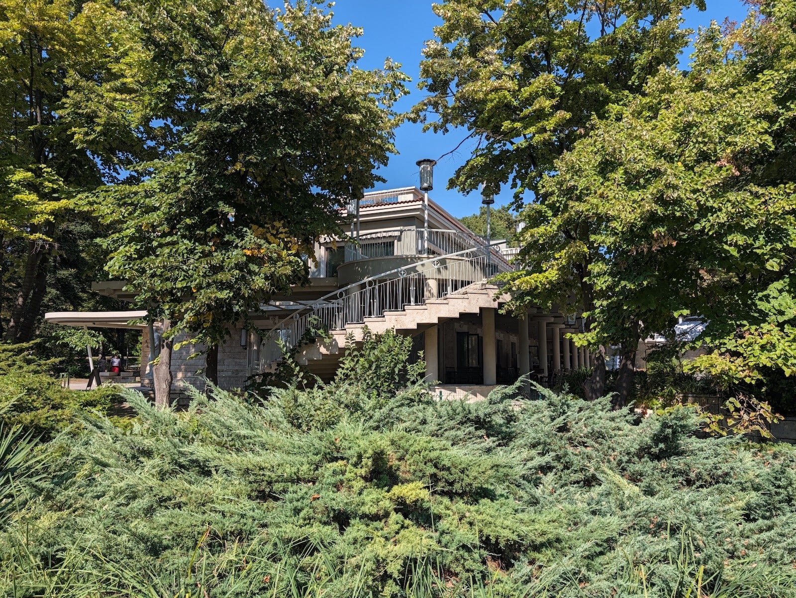Pixel 11 Pro XL - | - iPhone 18 Pro Max vs Pixel 11 Pro XL: Sample Photos Comparison
