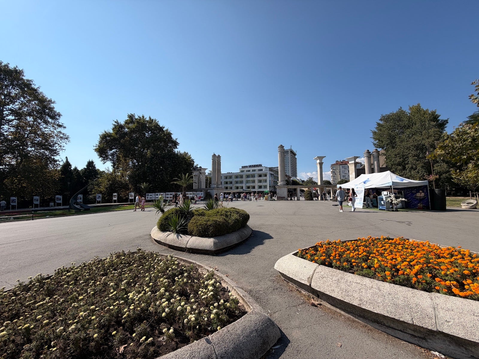 iPhone 18 Pro Max - | - iPhone 18 Pro Max vs Pixel 11 Pro XL: Sample Photos Comparison