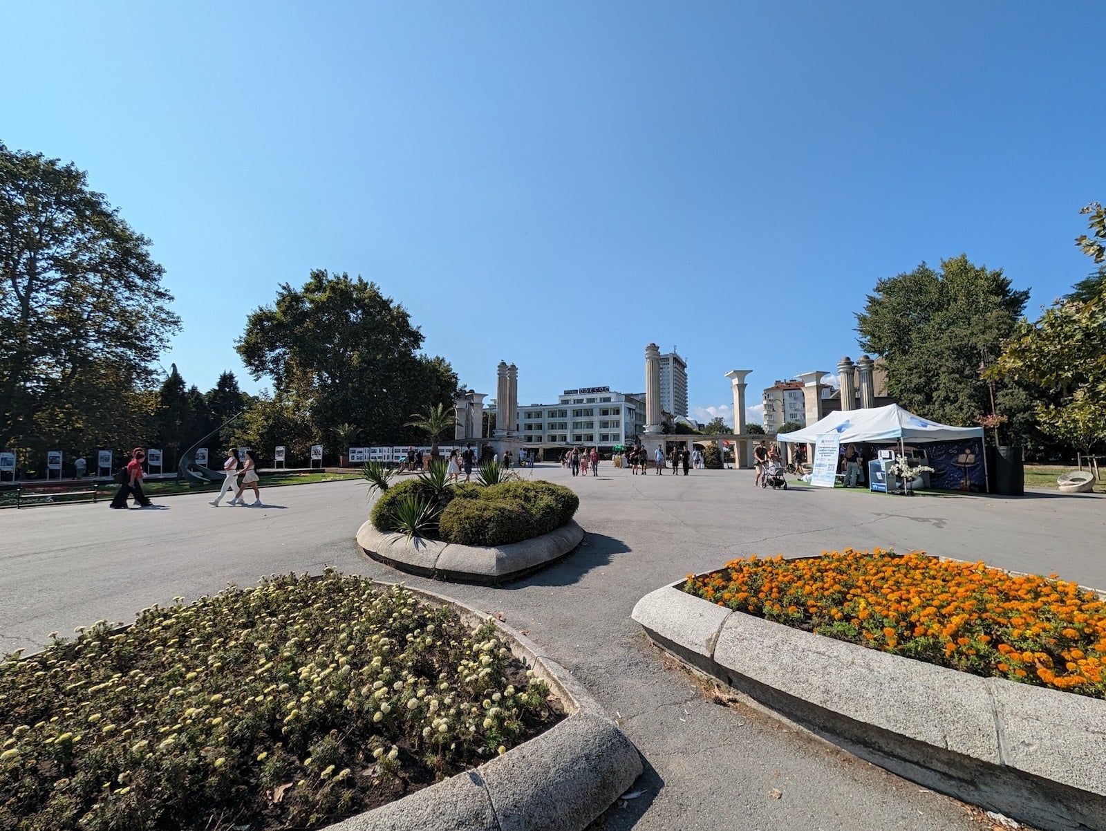 Pixel 11 Pro XL - | - iPhone 18 Pro Max vs Pixel 11 Pro XL: Sample Photos Comparison