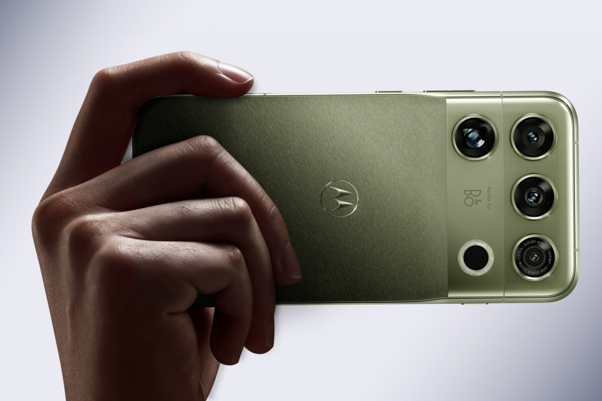 Official Motorola Signature 27 promotional image