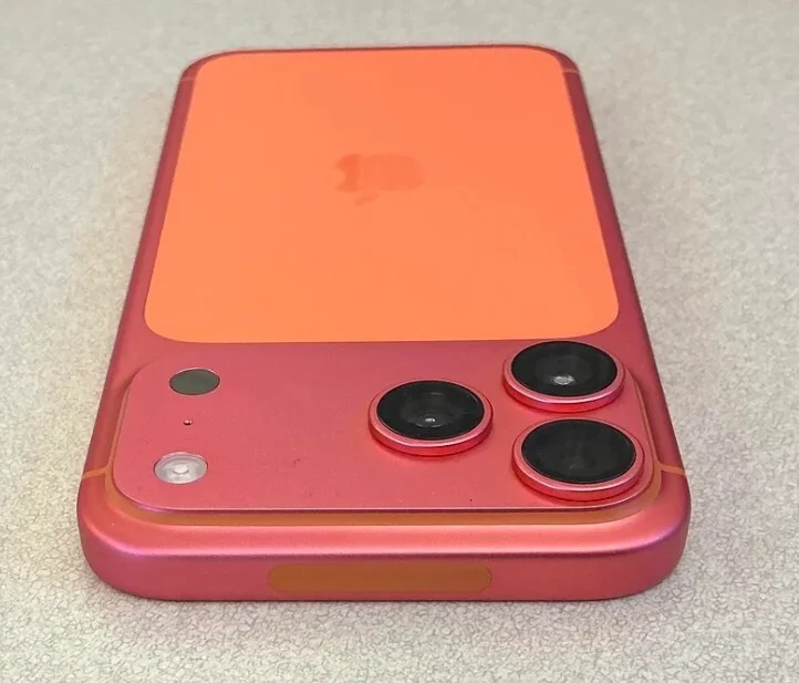 Cosmic Orange iPhone 17 Pro changes color