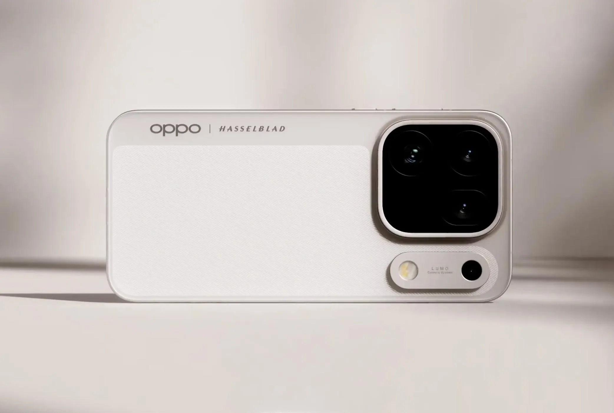 The Oppo Find X10 Pro Max features three 200MP cameras! | Image by Oppo - The camera smartphone that makes the Galaxy S27 Ultra look ordinary