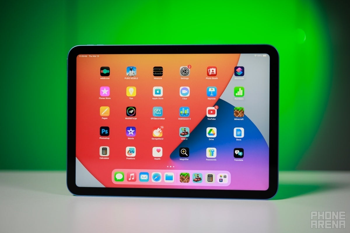 Apple iPad (2025) screen