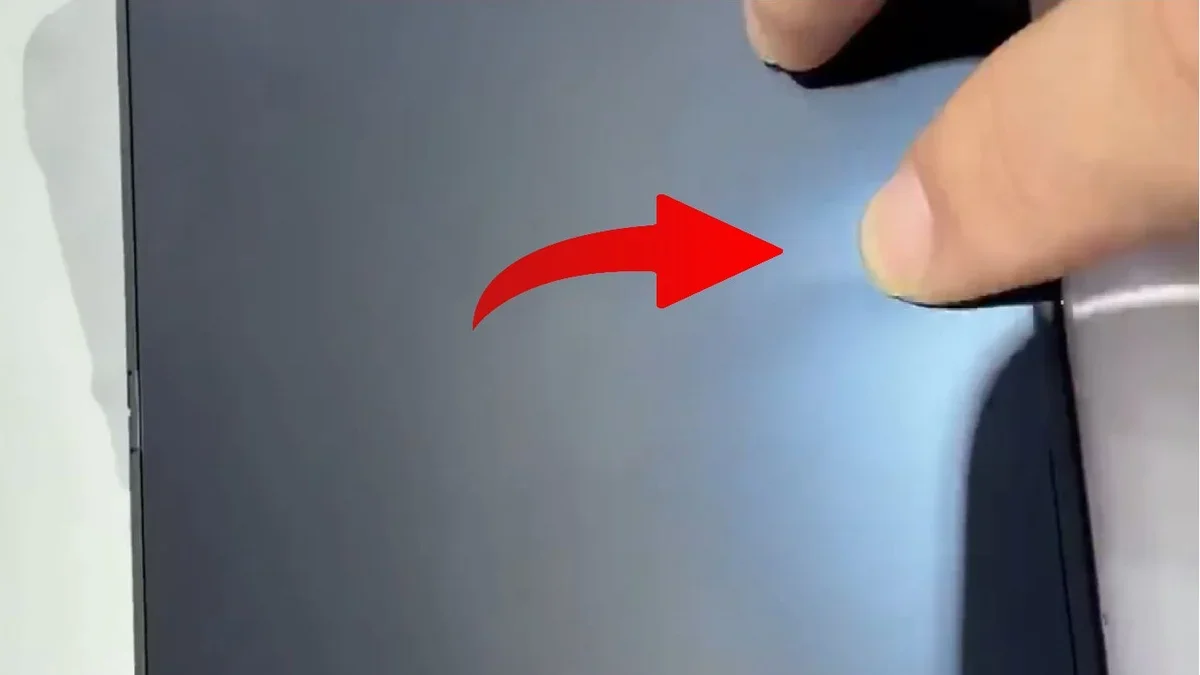 The iPhone Duo's display is extremely soft around the crease. | Image by Weibo - iPhone Duo's crease and hinge explained &mdash; every innovation Apple baked inside its first foldable