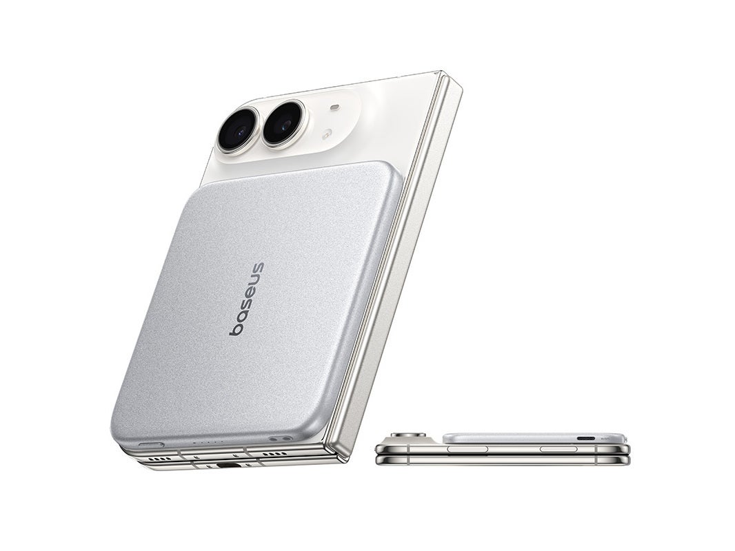 Check out the fit | Image by Baseus - The perfect power bank for iPhone Duo? Baseus AM72 - ultra-slim, ultra-discreet, magnetic