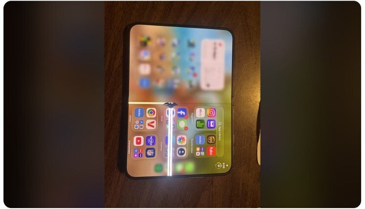 Apple iPhone Duo internal display is broken after only three hours of use. | Image by Reddit - Apple refuses to honor iPhone Duo warranty when display breaks after just 3 hours of use