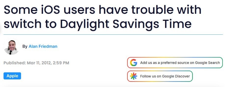 Headline from PhoneArena detailing Daylight Saving Time bug on iPhone in 2012.