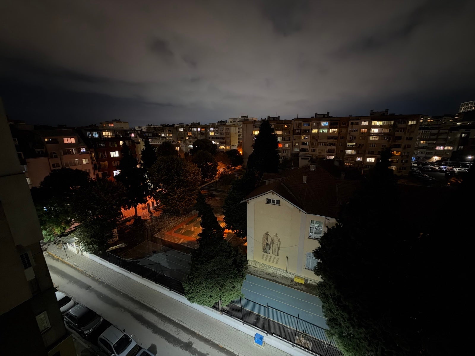 iPhone Duo - | - iPhone Duo vs Samsung Galaxy Fold 8: Sample Photos Comparison