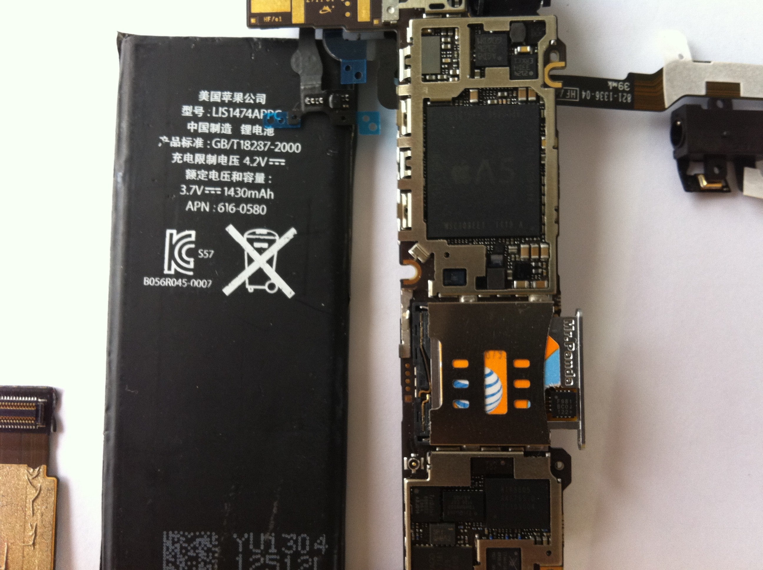 More alleged shots of the iPhone 4S internals leak, dual-core A5 stamped and ready to hum
