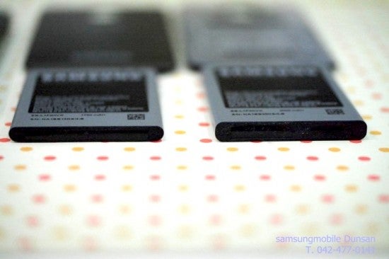 Check out the slightly thicker extended battery at right for the Samsung GALAXY Nexus - South Korean buyers of the Samsung GALAXY Nexus get extended battery tossed in the box