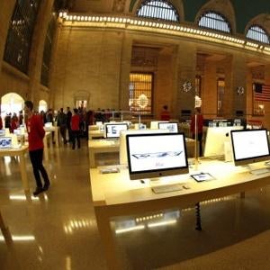 The newest Apple Store opens Friday - On the eve of its grand opening, the newest Apple Store is under investigation