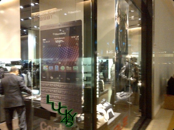 Pre-orders are now available for the BlackBerry Porsche Design P&#039;9981