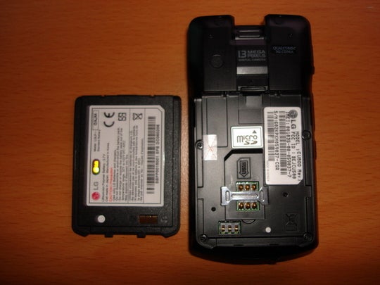 LG CU500 - new slim global 3G clamshell for Cingular
