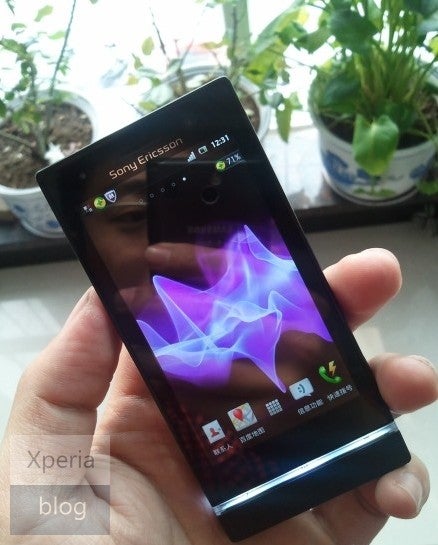 Leaked photo of the Sony Ericsson Kumquat - Sony Ericsson Kumquat photo leaks; model has mid to high end specs with a smaller form factor