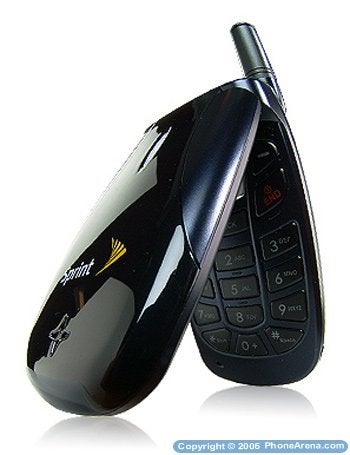 Sprint PCS launches 4 new clamshell phones