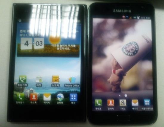 LG Optimus Vu (L) meets the Samsung GALAXY Note (R) - LG Optimus Vu pictured with fellow phablet Samsung GALAXY Note