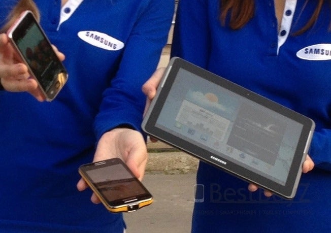 New Samsung Galaxy Tab and 2 unannounced phones caught on camera