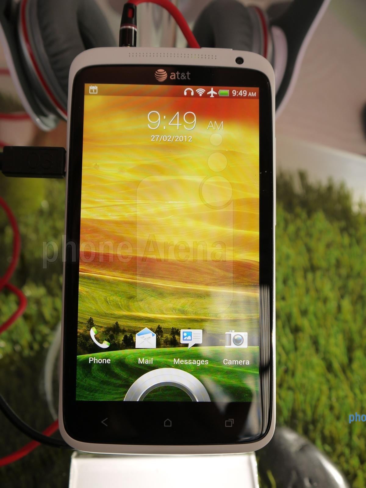 Lock screen - HTC Sense 4.0 hands-on