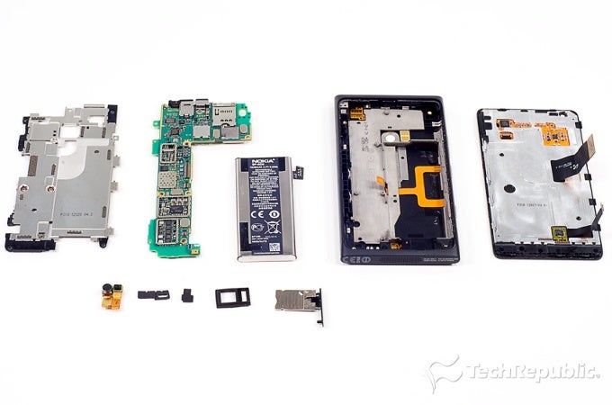 Nokia Lumia 900 torn down: looking inside the unibody shell
