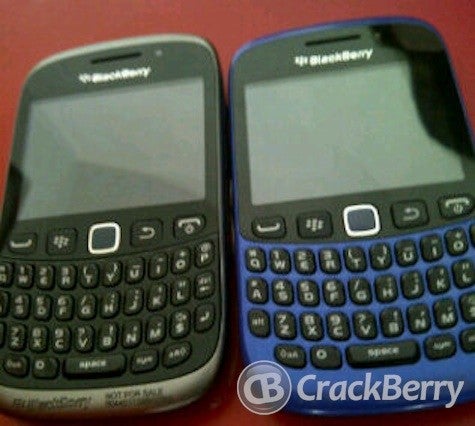 Blue variant of BlackBerry Curve 9320 spotted in the wild