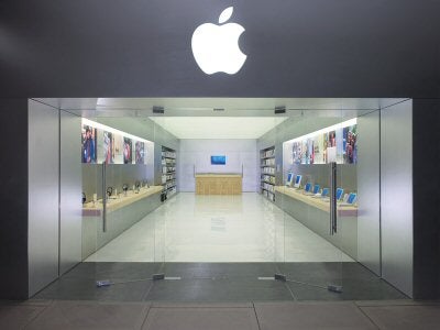 A view from outside an Apple Store - Great timing: Apple retail head John Browett&#039;s restricted stock award now worth $61 million